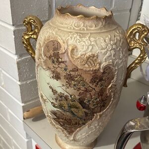Superior Regal Elegant Cream and Gold Vase with Bird Design